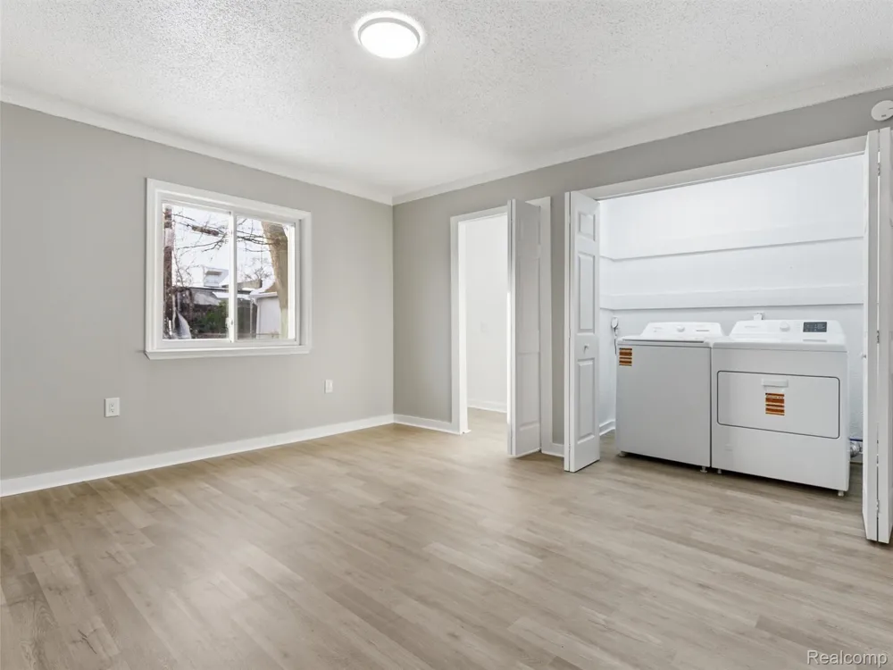 23449 Carlisle Avenue Hazel Park City, MI 48030