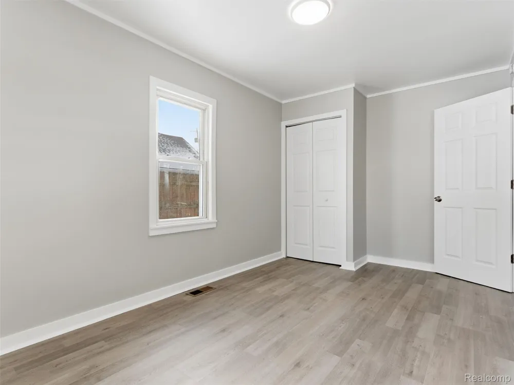 23449 Carlisle Avenue Hazel Park City, MI 48030