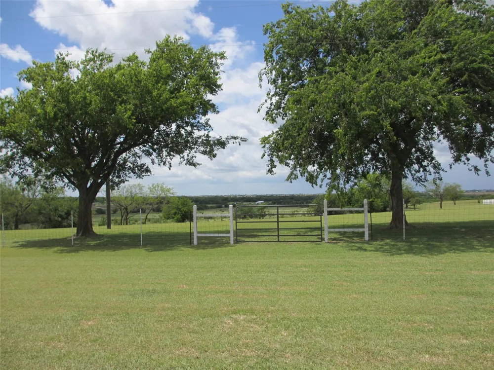 3911 Fm 67 Itasca, TX 76055