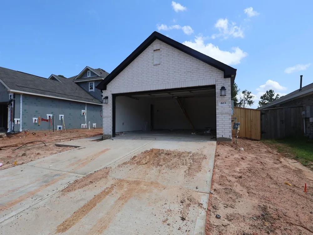 613 Falling Cave Drive Willis, TX 77378