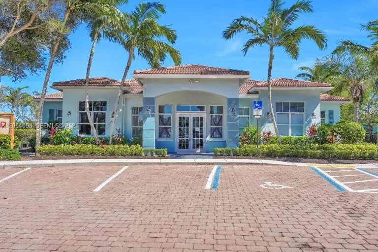 1942 Alamanda Way Riviera Beach, FL 33404