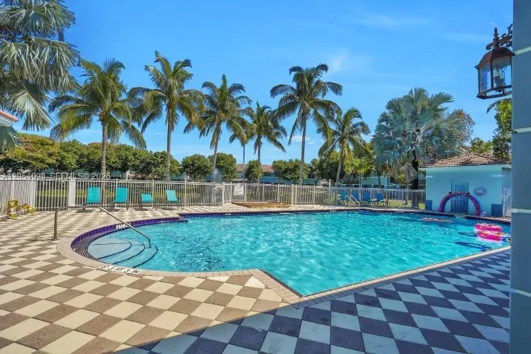 1942 Alamanda Way Riviera Beach, FL 33404