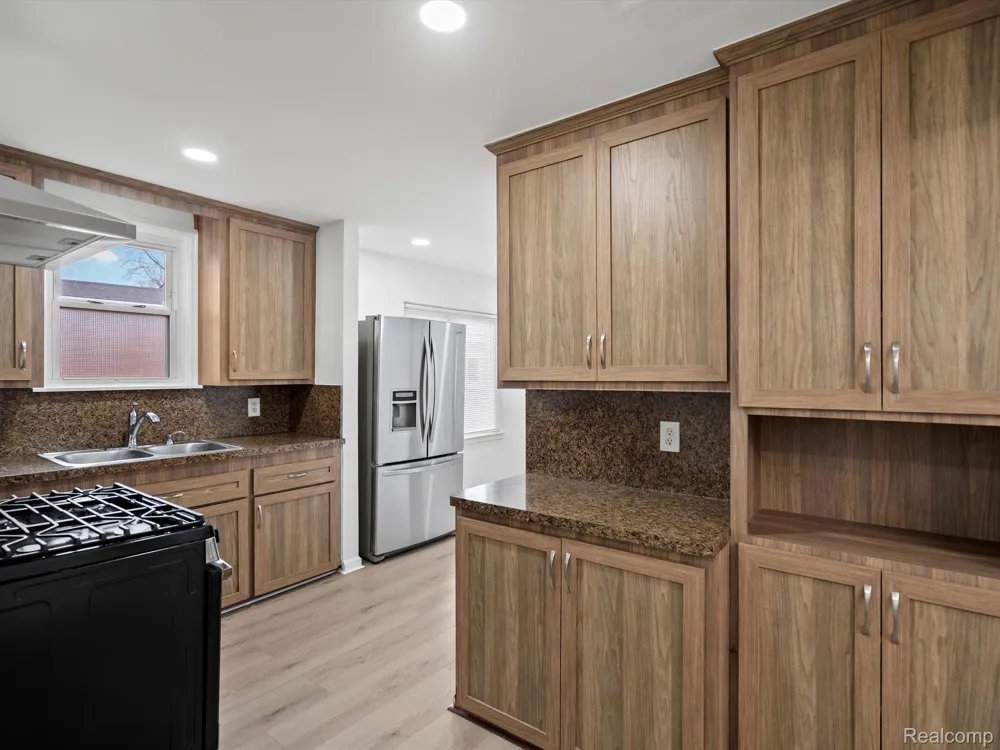 23409 CARLISLE AVENUE Hazel Park City, MI 48030