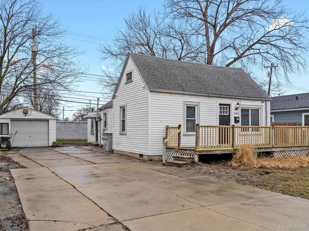 23409 CARLISLE AVENUE Hazel Park City, MI 48030