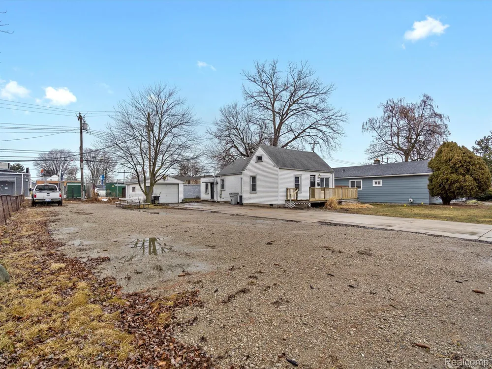 23409 CARLISLE AVENUE Hazel Park City, MI 48030