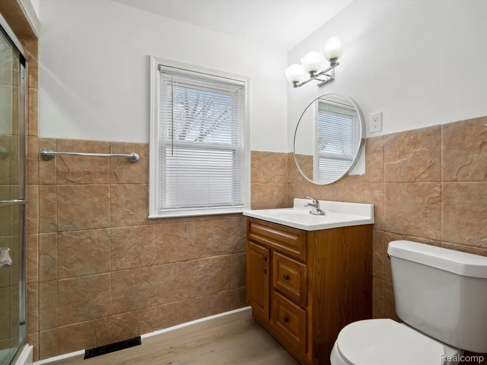 23409 CARLISLE AVENUE Hazel Park City, MI 48030