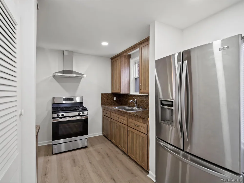 23409 CARLISLE AVENUE Hazel Park City, MI 48030
