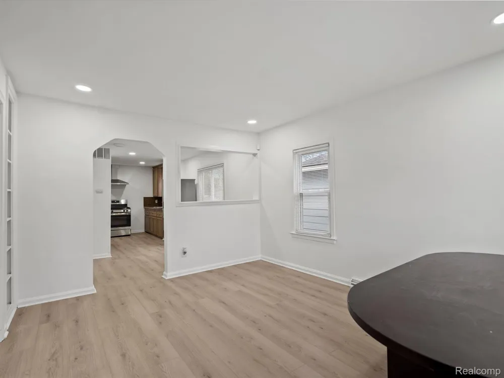 23409 CARLISLE AVENUE Hazel Park City, MI 48030