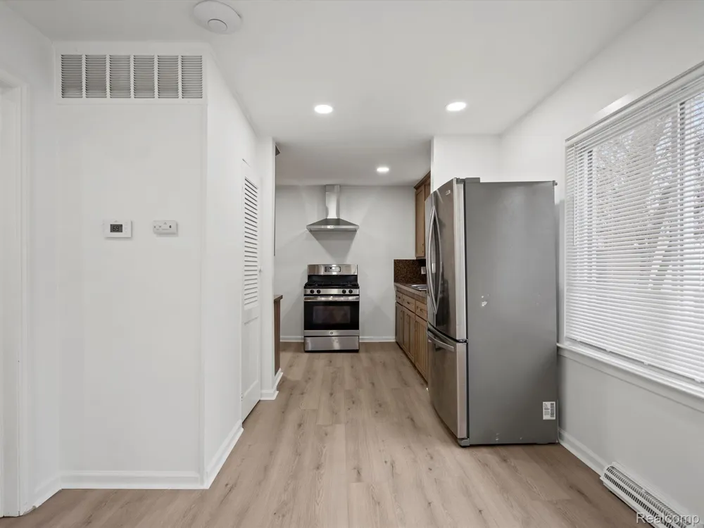 23409 CARLISLE AVENUE Hazel Park City, MI 48030