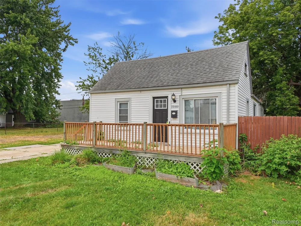 23409 CARLISLE AVENUE Hazel Park City, MI 48030