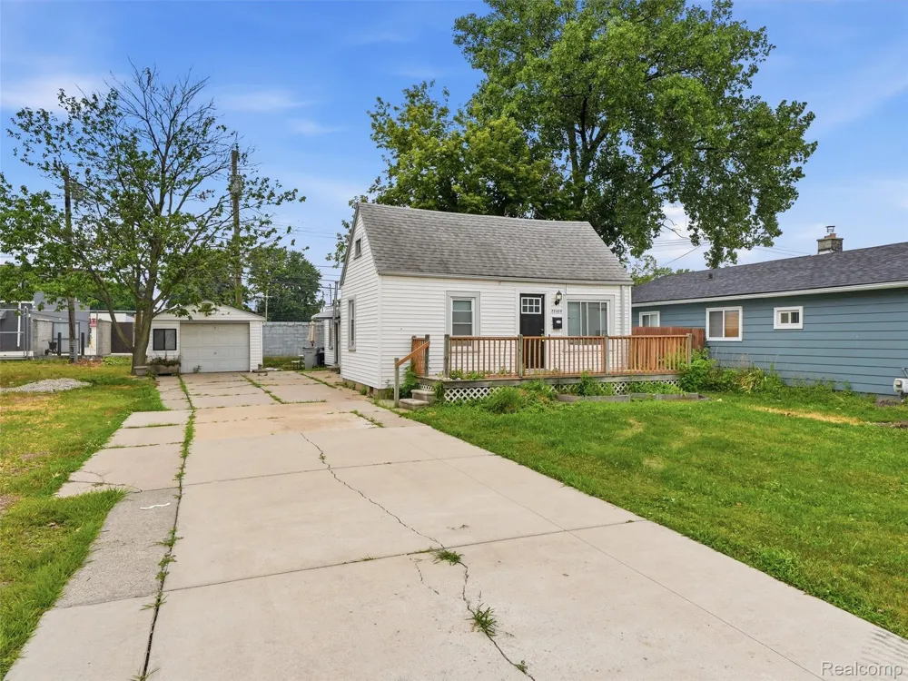 23409 CARLISLE AVENUE Hazel Park City, MI 48030
