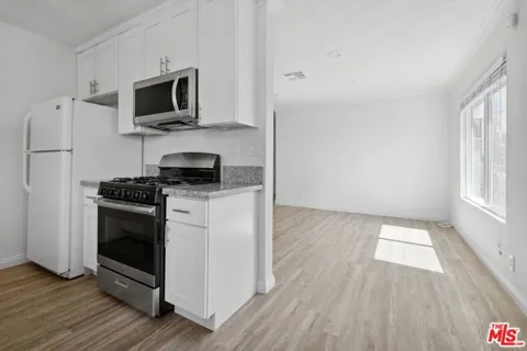 6612 De Longpre Avenue #5