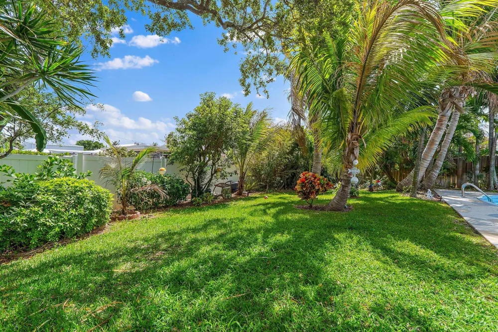106 Chapel Lane Tequesta, FL 33469