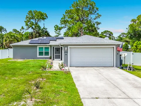 5042 SE TRADEWINDS CIRCLE