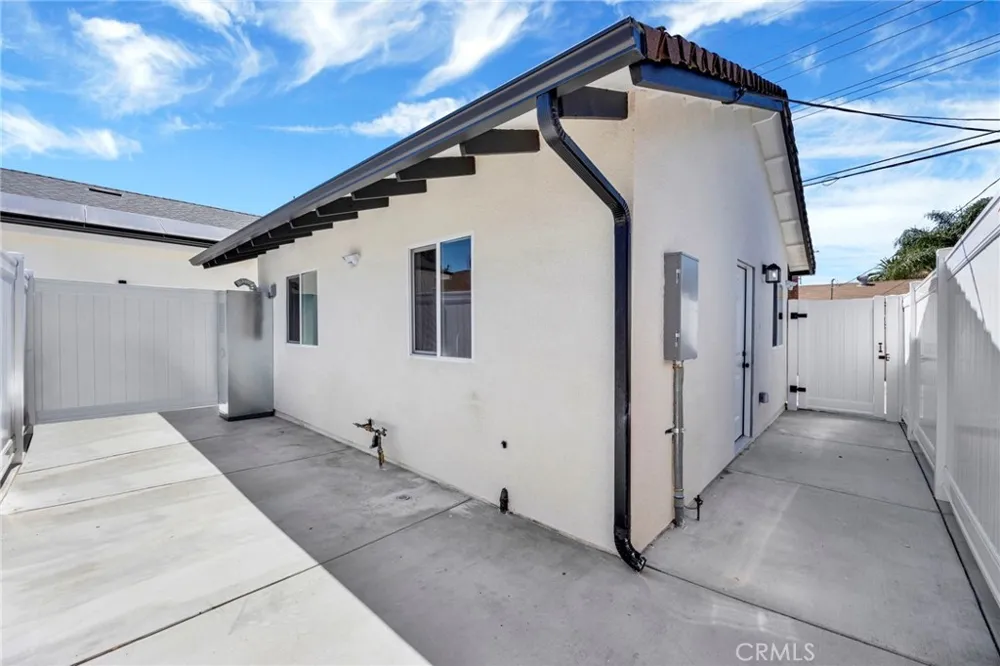 22542 Roscoe Boulevard West Hills, CA 91304