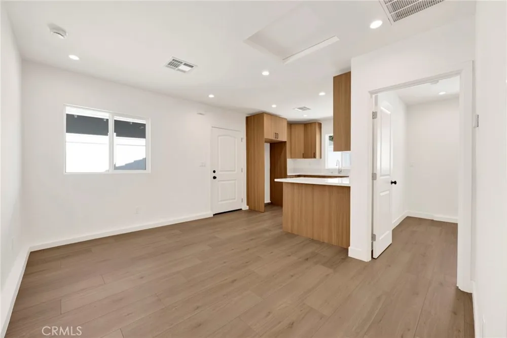 22542 Roscoe Boulevard West Hills, CA 91304
