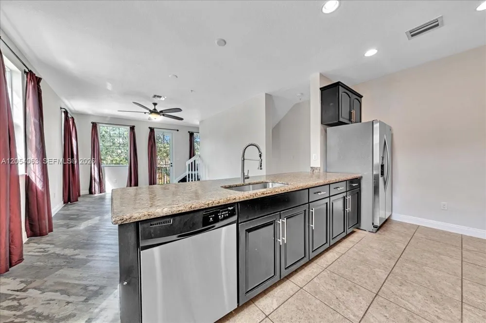 995 SW 147th Ave #2514 Pembroke Pines, FL 33027