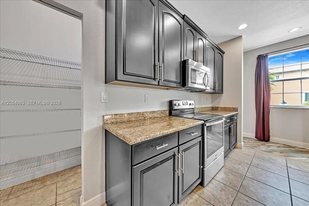 995 SW 147th Ave #2514 Pembroke Pines, FL 33027
