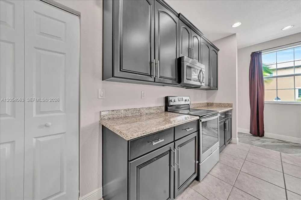 995 SW 147th Ave #2514 Pembroke Pines, FL 33027