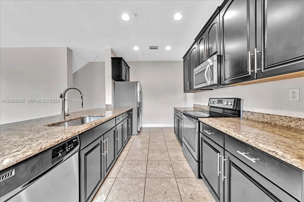 995 SW 147th Ave #2514 Pembroke Pines, FL 33027