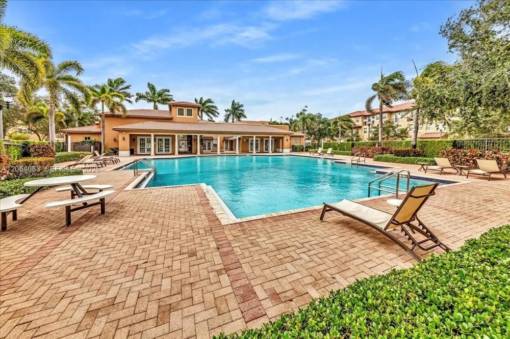 995 SW 147th Ave #2514 Pembroke Pines, FL 33027