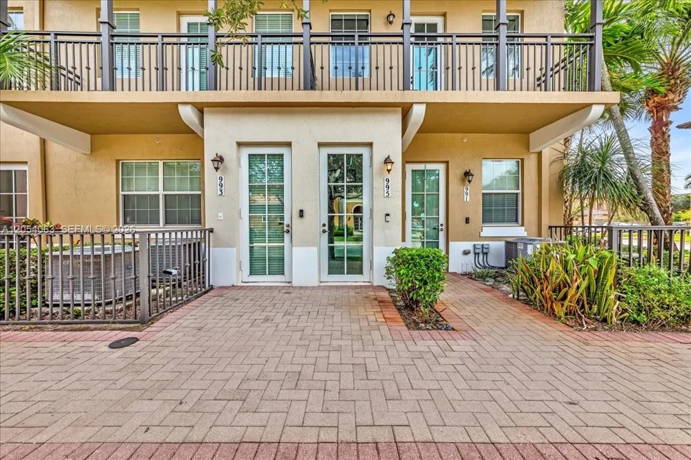 995 SW 147th Ave #2514 Pembroke Pines, FL 33027