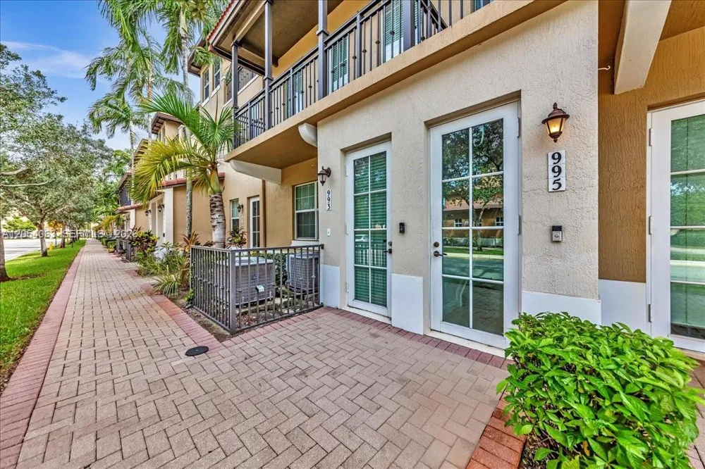 995 SW 147th Ave #2514 Pembroke Pines, FL 33027