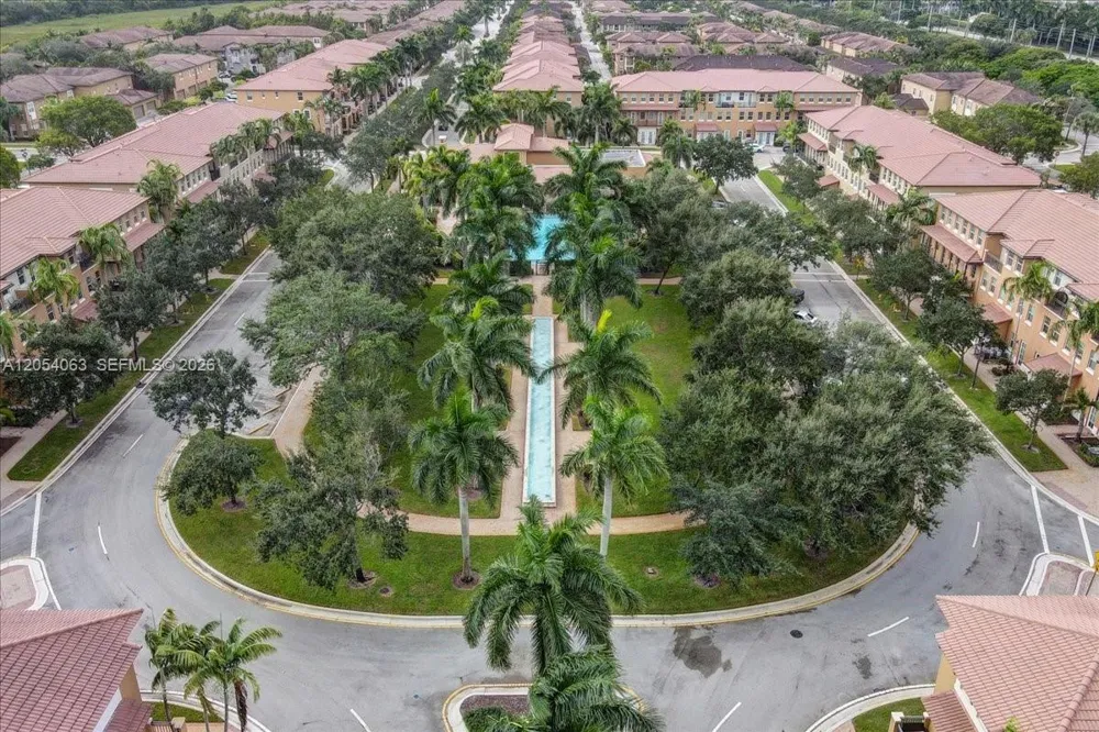 995 SW 147th Ave #2514 Pembroke Pines, FL 33027
