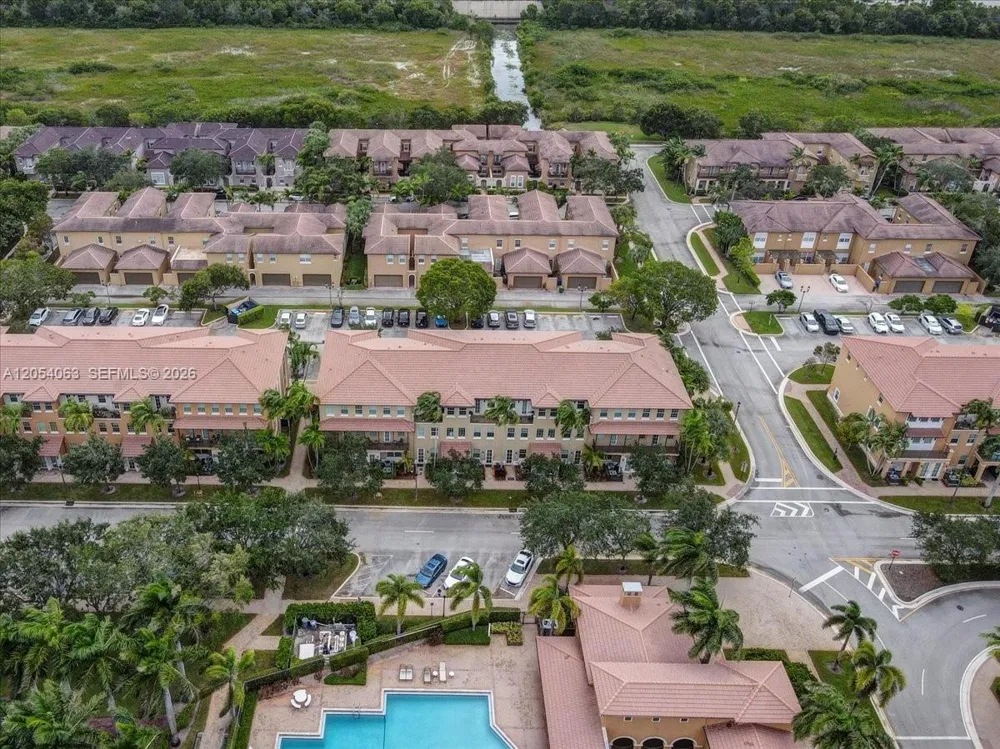 995 SW 147th Ave #2514 Pembroke Pines, FL 33027