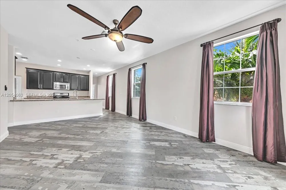 995 SW 147th Ave #2514 Pembroke Pines, FL 33027