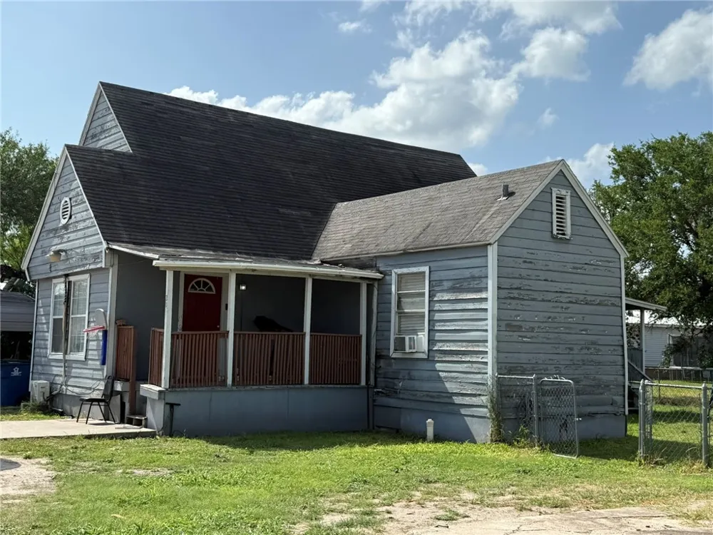 207 Mcgloin Street Three Rivers, TX 78071
