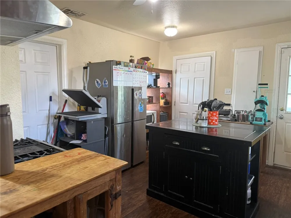 207 Mcgloin Street Three Rivers, TX 78071