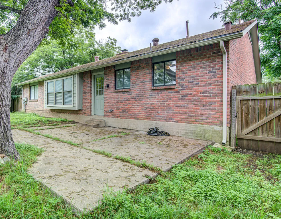 12111 Missel Thrush Court Austin, TX 78750