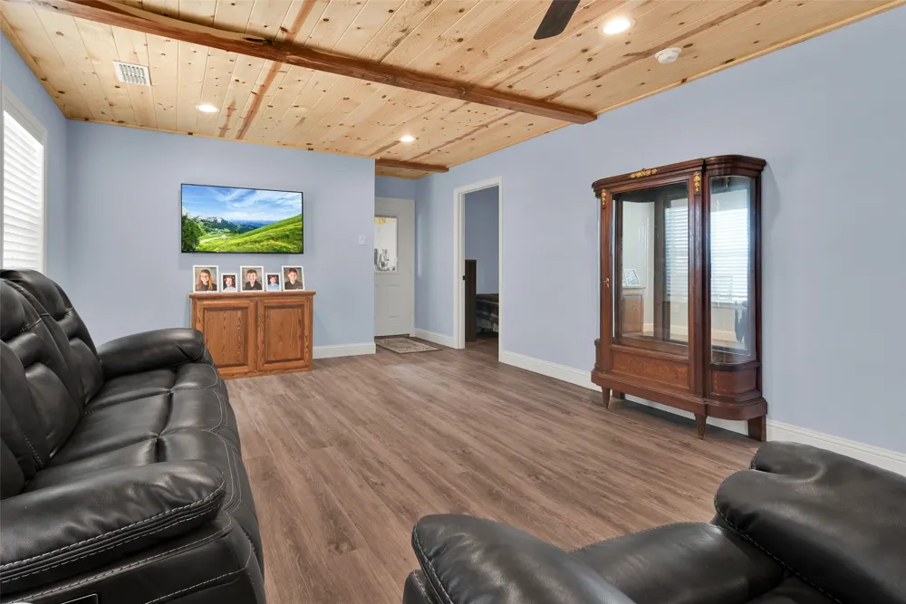 1158 County Road 1240 Savoy, TX 75479