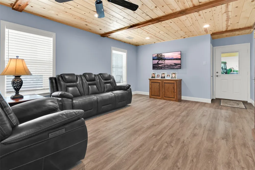 1158 County Road 1240 Savoy, TX 75479