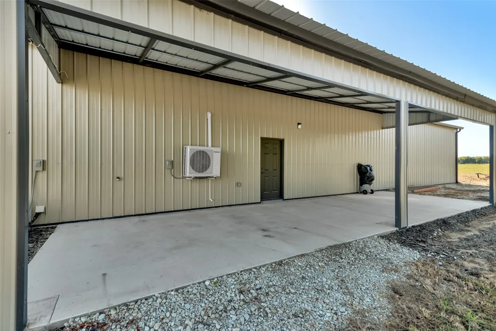 1158 County Road 1240 Savoy, TX 75479