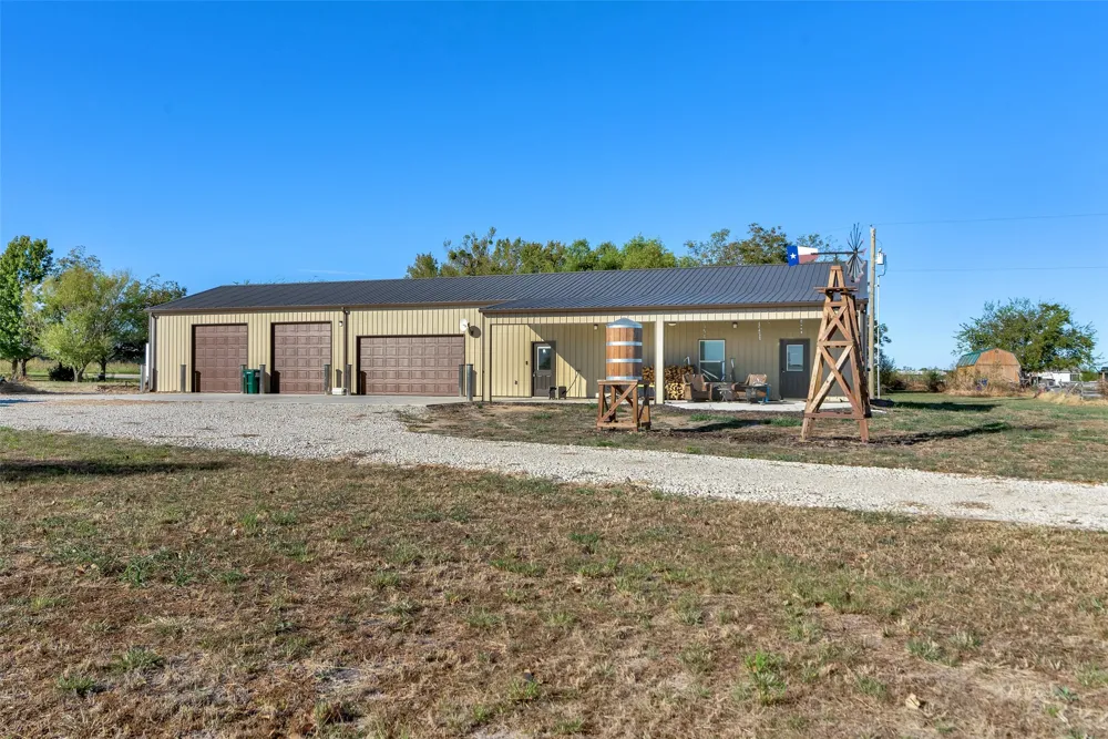 1158 County Road 1240 Savoy, TX 75479