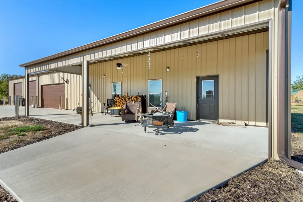 1158 County Road 1240 Savoy, TX 75479