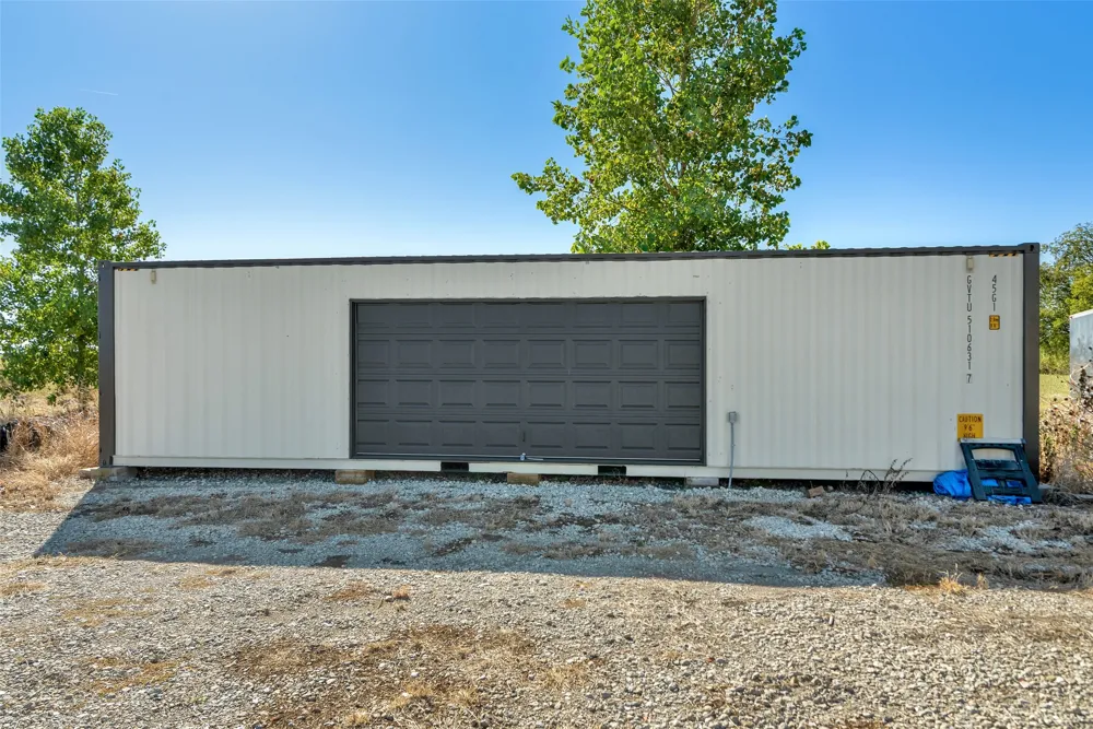 1158 County Road 1240 Savoy, TX 75479