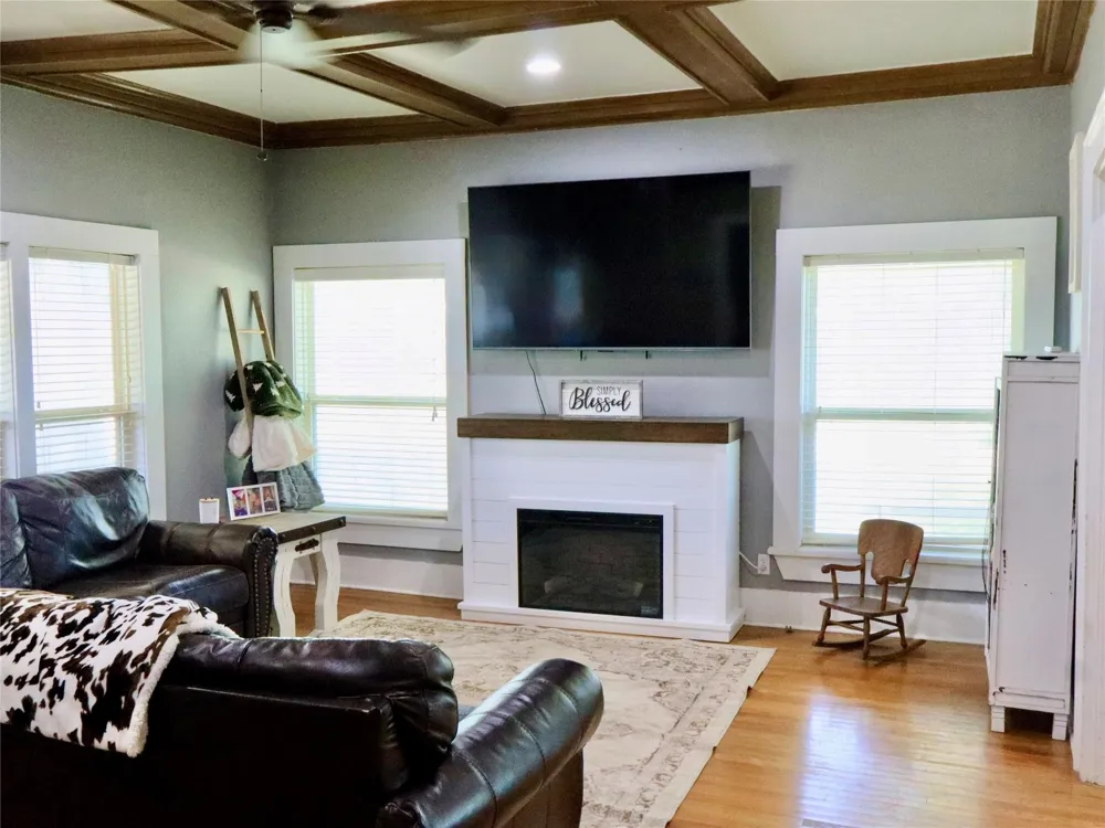 203 E Bennett Street Strawn, TX 76475