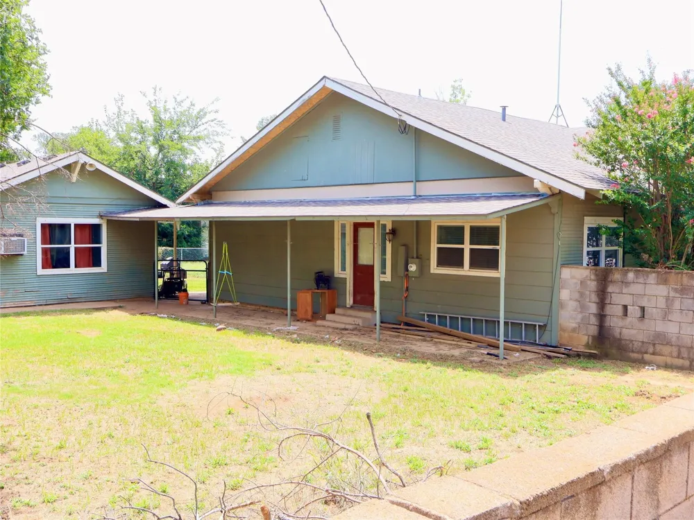 203 E Bennett Street Strawn, TX 76475