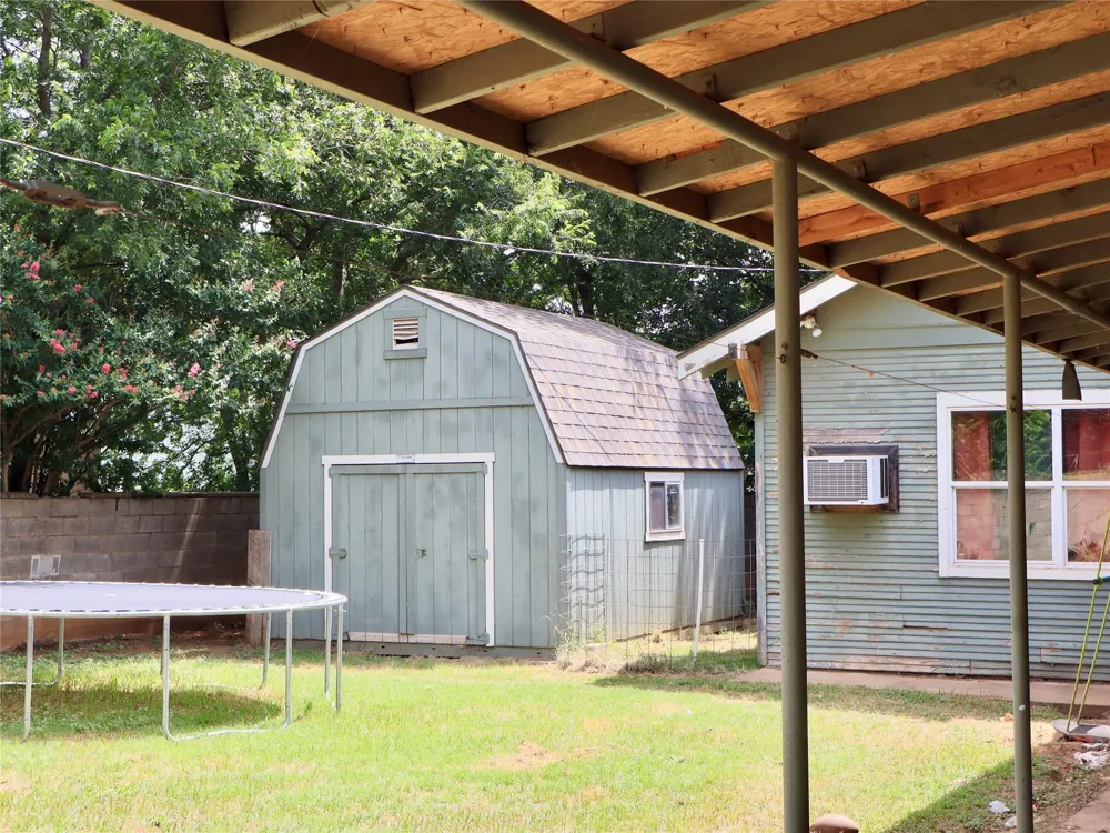 203 E Bennett Street Strawn, TX 76475