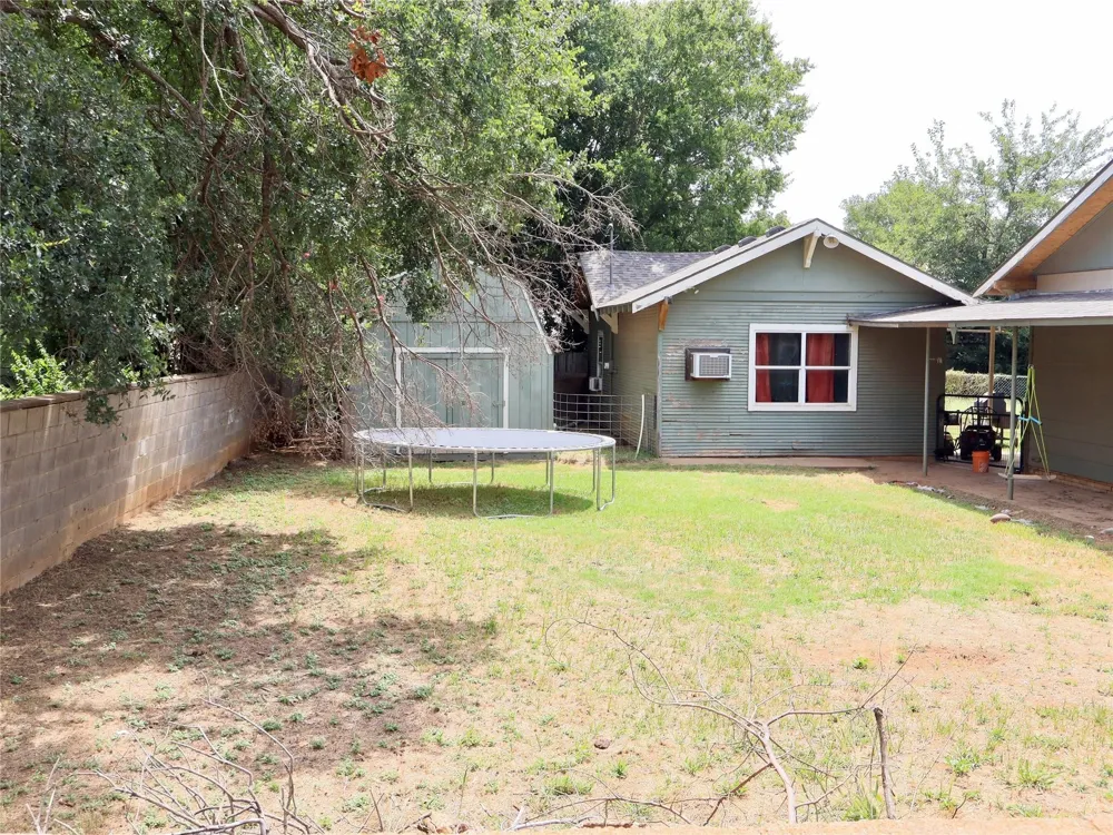 203 E Bennett Street Strawn, TX 76475
