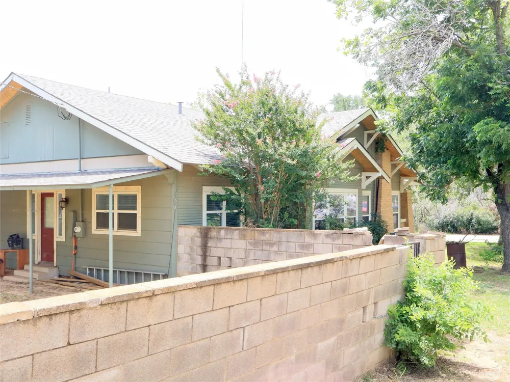 203 E Bennett Street Strawn, TX 76475