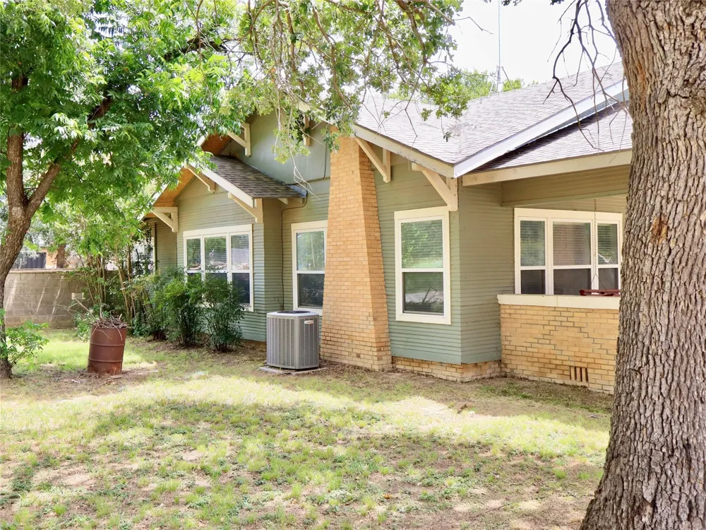 203 E Bennett Street Strawn, TX 76475