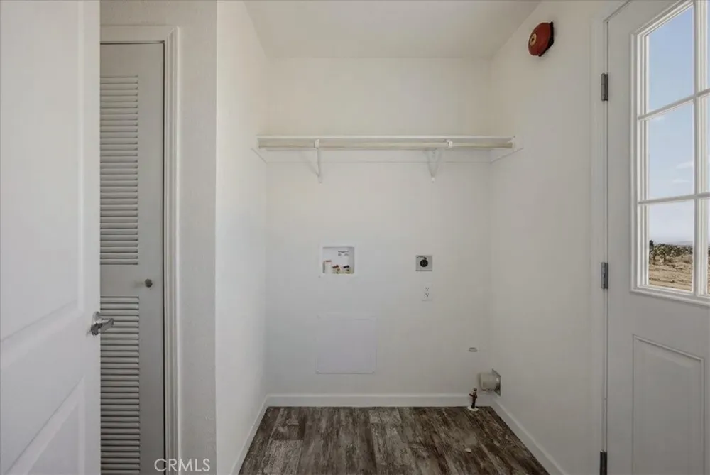 7625 Luna Road Phelan, CA 92371