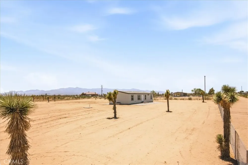 7625 Luna Road Phelan, CA 92371