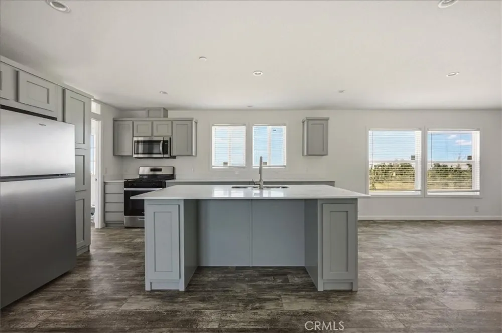 7625 Luna Road Phelan, CA 92371
