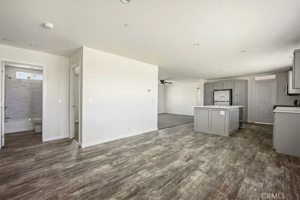 7625 Luna Road Phelan, CA 92371