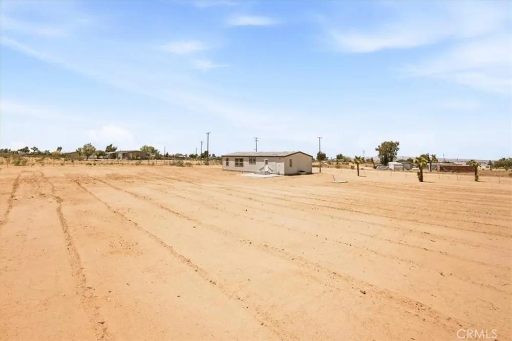 7625 Luna Road Phelan, CA 92371
